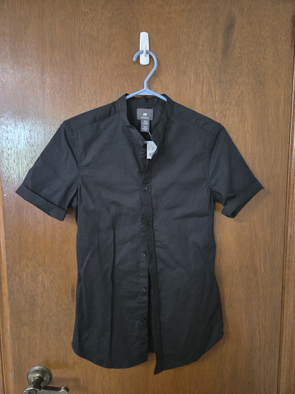 H&M Black Short-Sleeve Button-Down Shirt